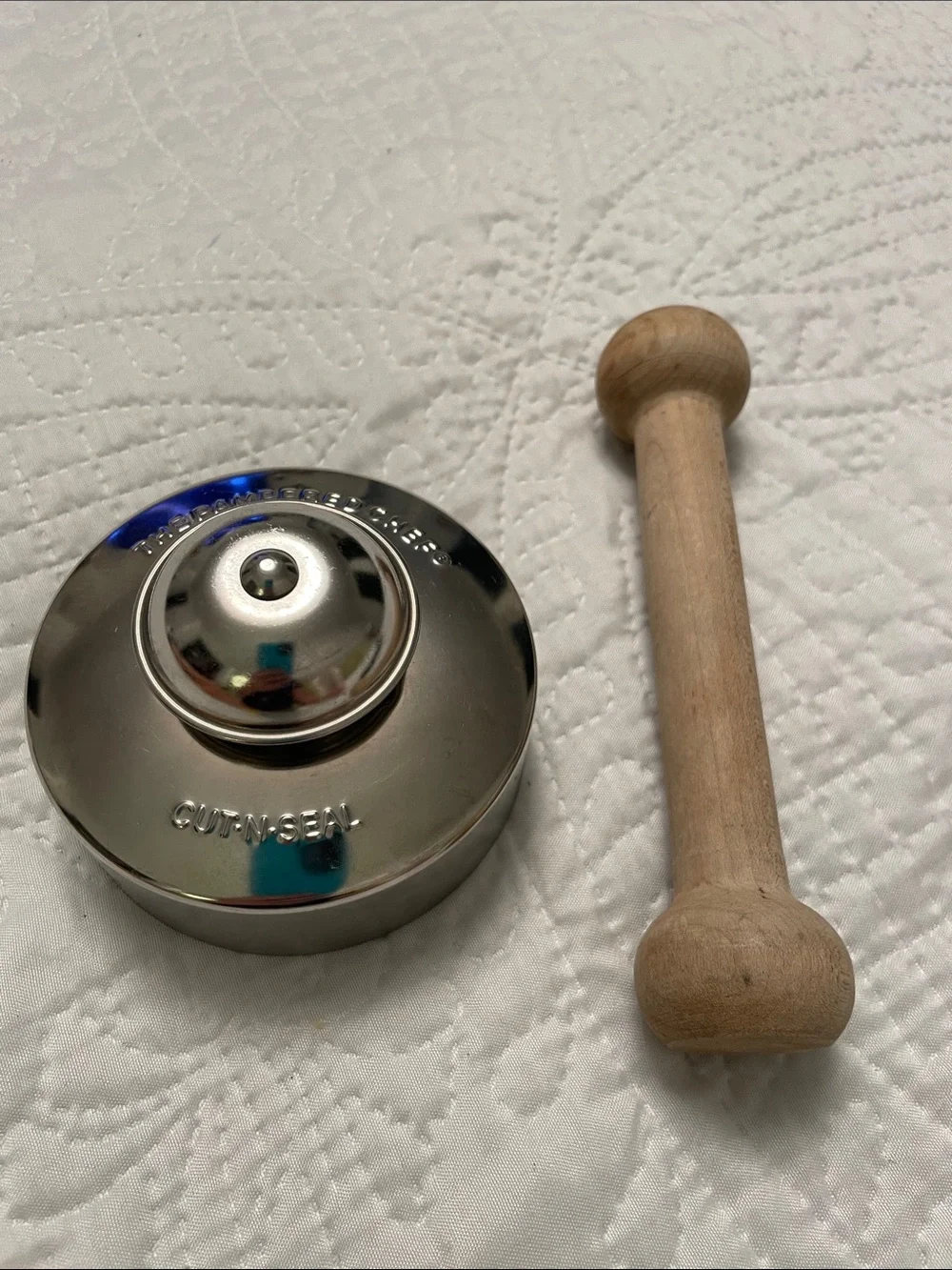 The Pampered Chef Lot of 2 Kitchen Gadgets CUT N SEAL & MINI TART SHAPER